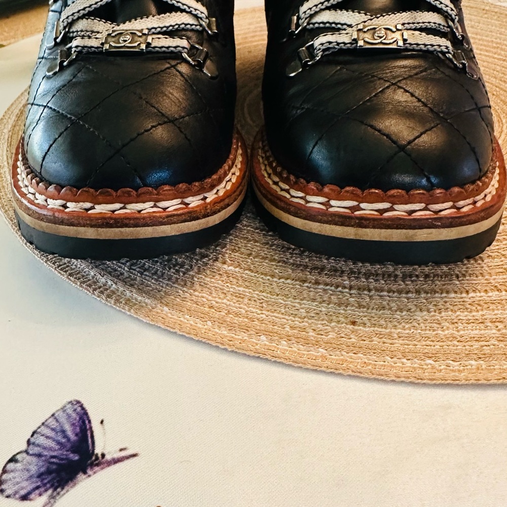 Chanel Chic Black Quilted Women's Boots - Picture 3 of 13